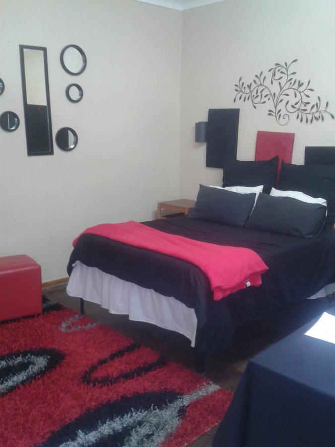 Larona Inn Mafikeng Zewnętrze zdjęcie