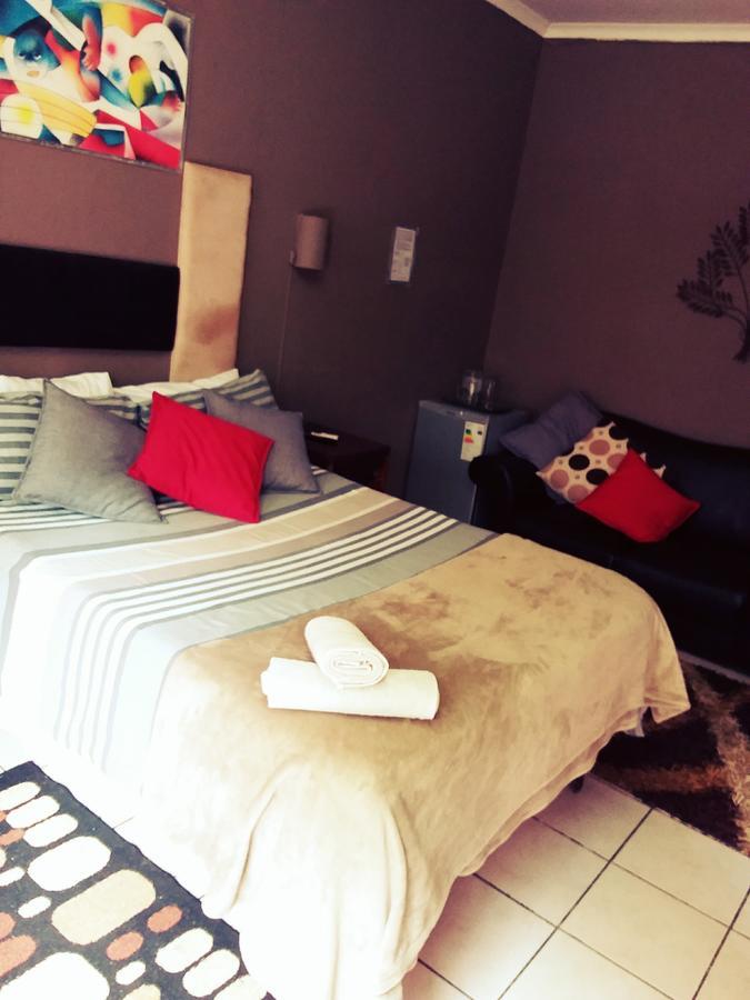 Larona Inn Mafikeng Zewnętrze zdjęcie