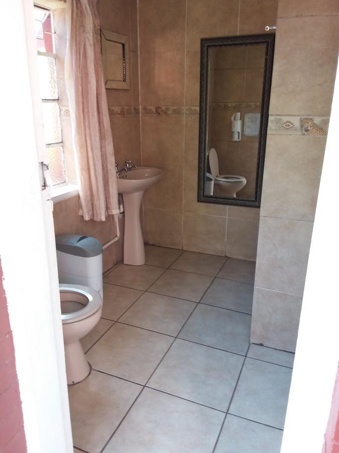 Larona Inn Mafikeng Zewnętrze zdjęcie